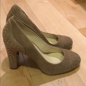 Pumps size 7M with studded detail